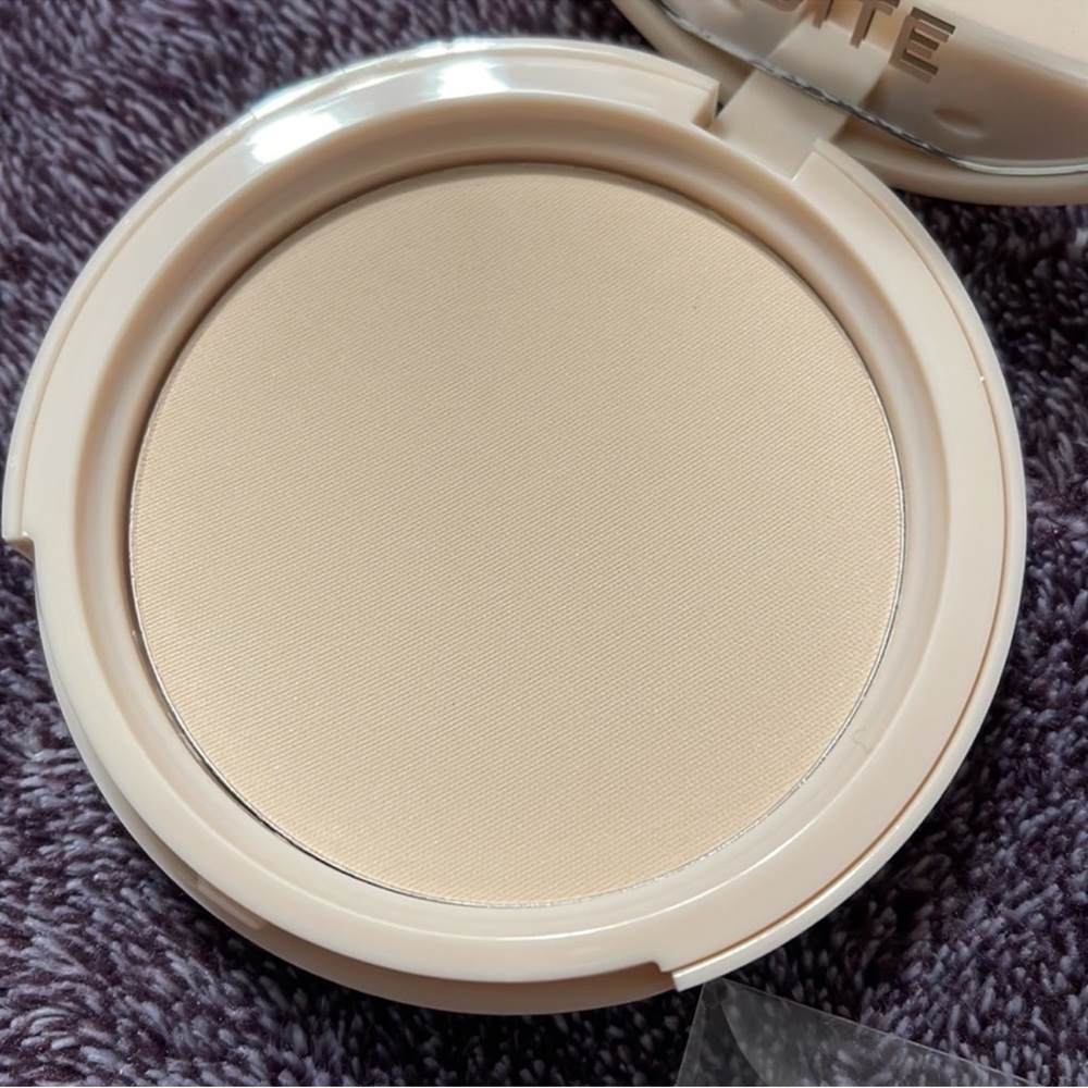 Bite Beauty Changemaker Light 1 pressed powder Maqui berry